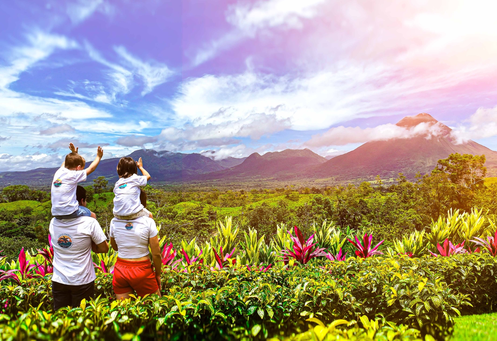Famille Levis face au volcan Arenal au Costa Rica
